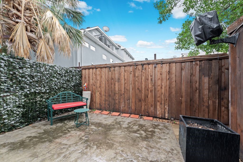 5113 Vandelia Street Dallas TX 75235