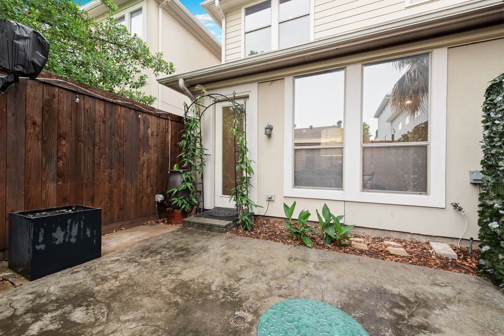 5113 Vandelia Street Dallas TX 75235
