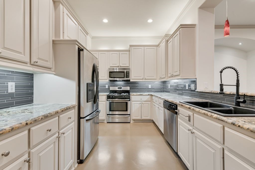 5113 Vandelia Street Dallas TX 75235