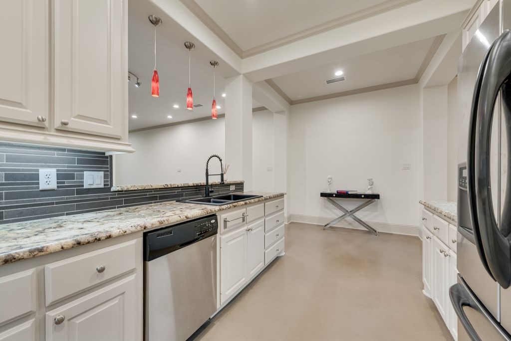 5113 Vandelia Street Dallas TX 75235