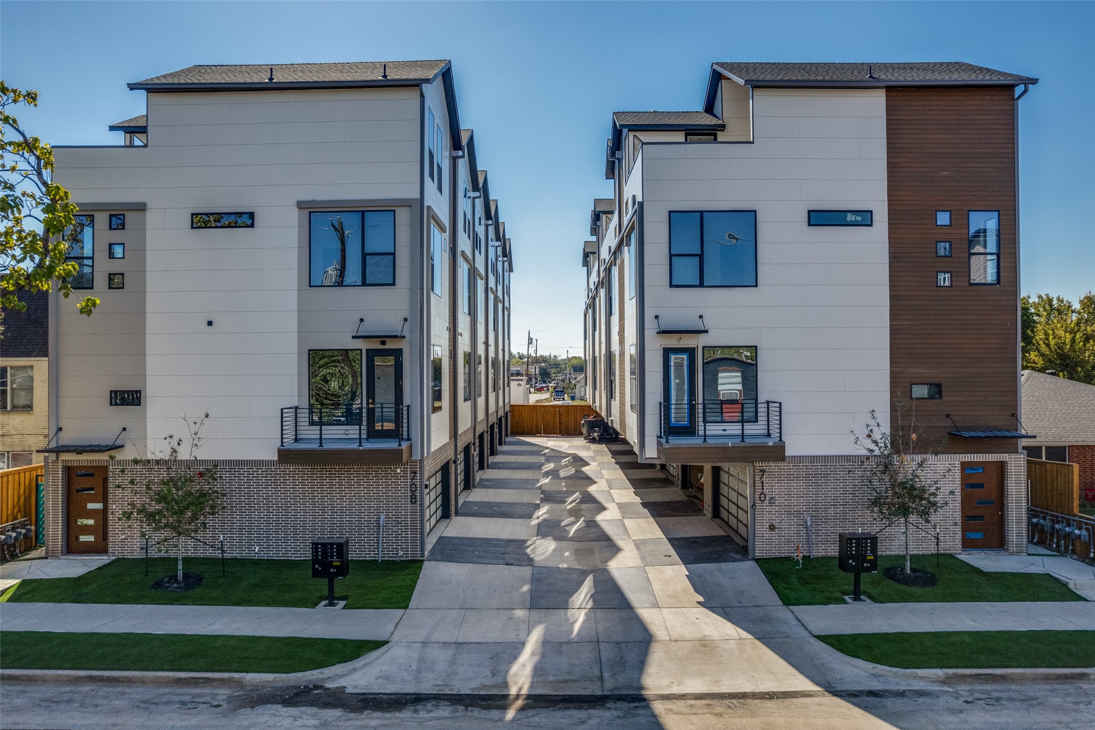 708 W Tenth Street Dallas TX 75208