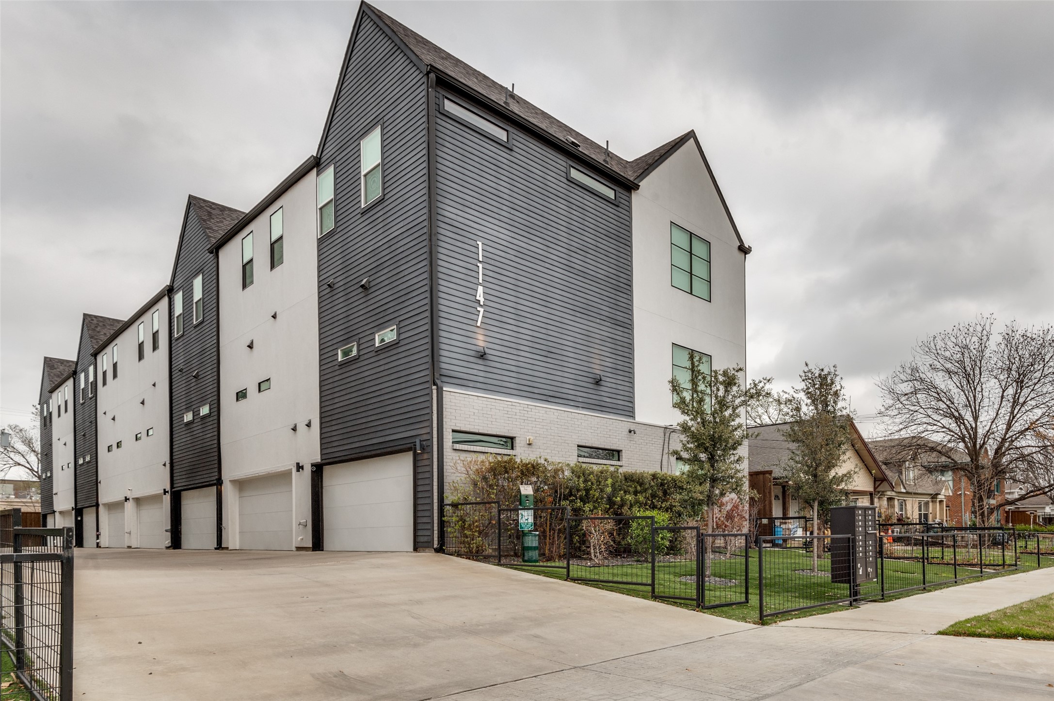 1147 N Madison Avenue Dallas TX 75208