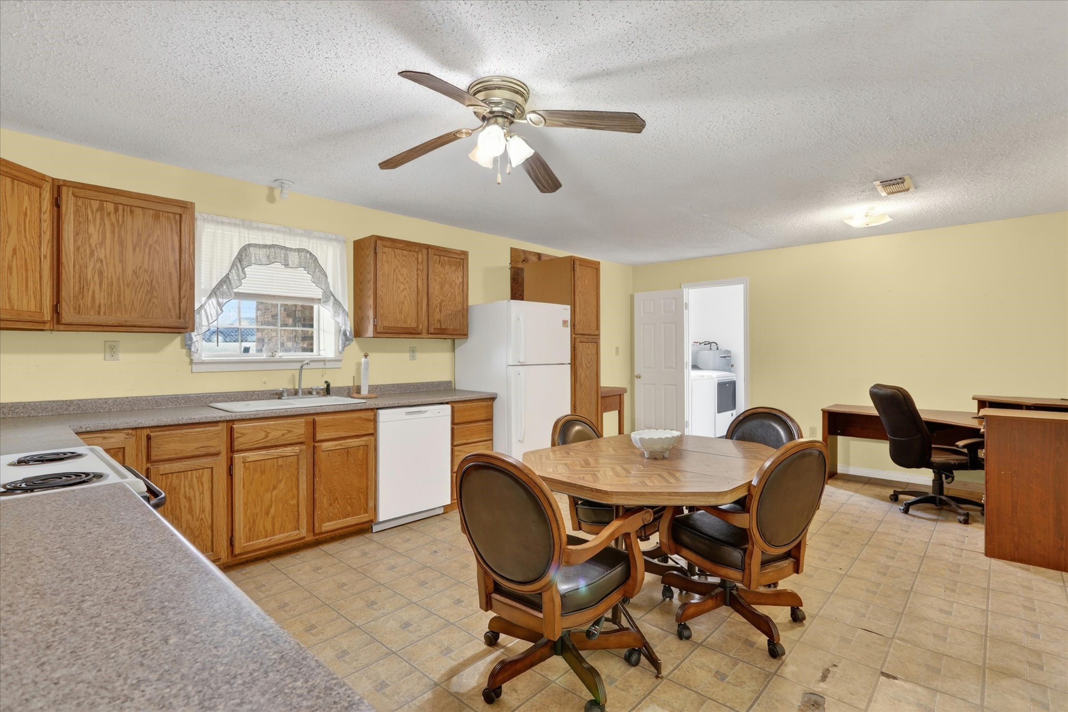 1092 W Highway 199 Springtown TX 76082