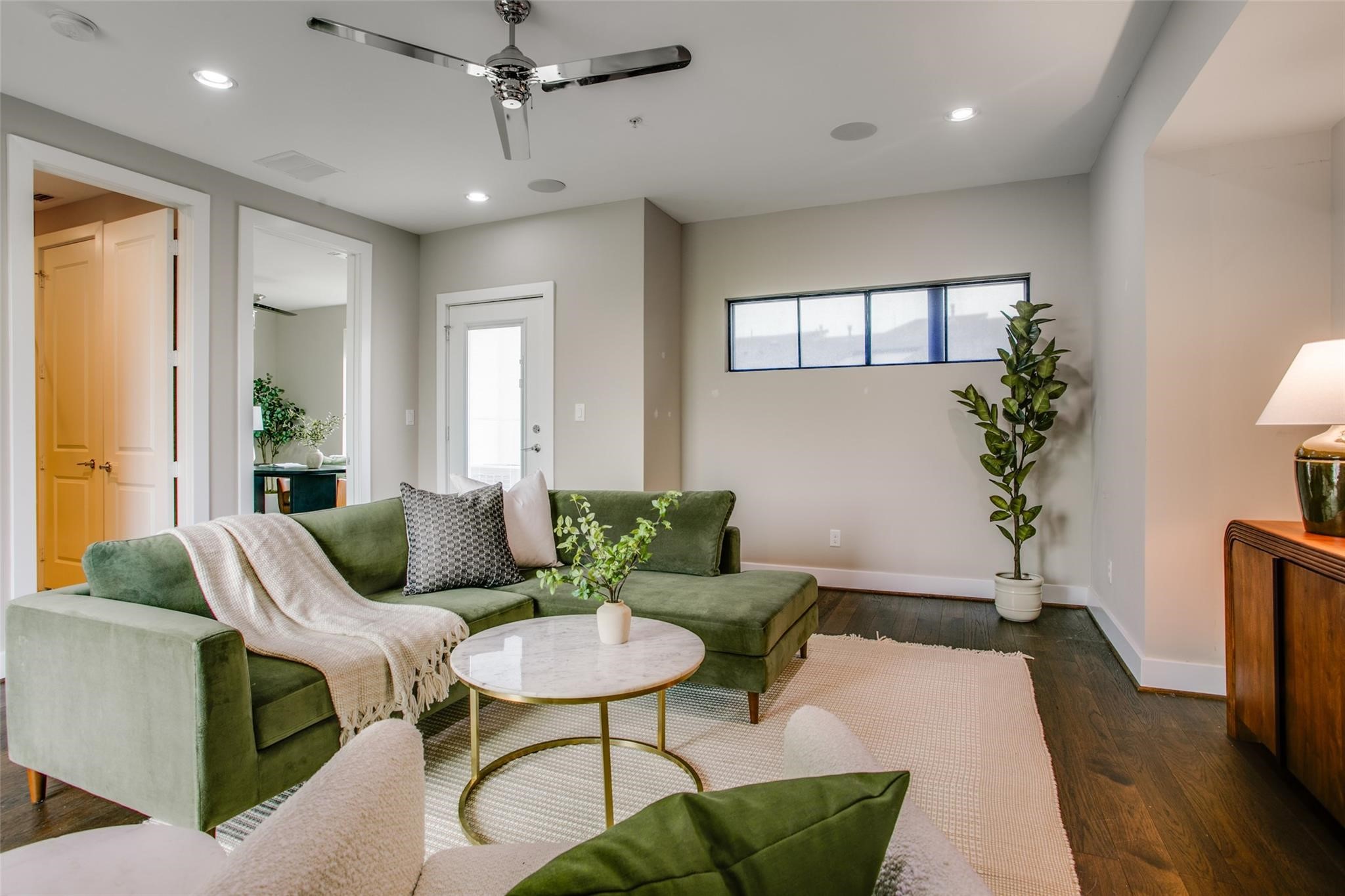 381 E Greenbriar Lane Dallas TX 75203