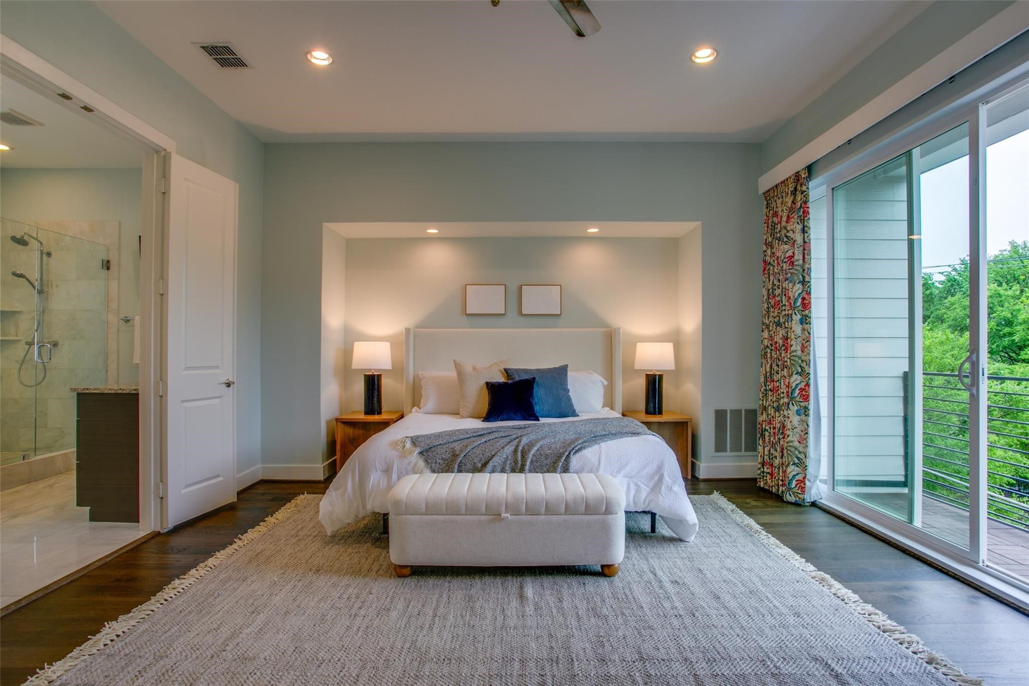 381 E Greenbriar Lane Dallas TX 75203