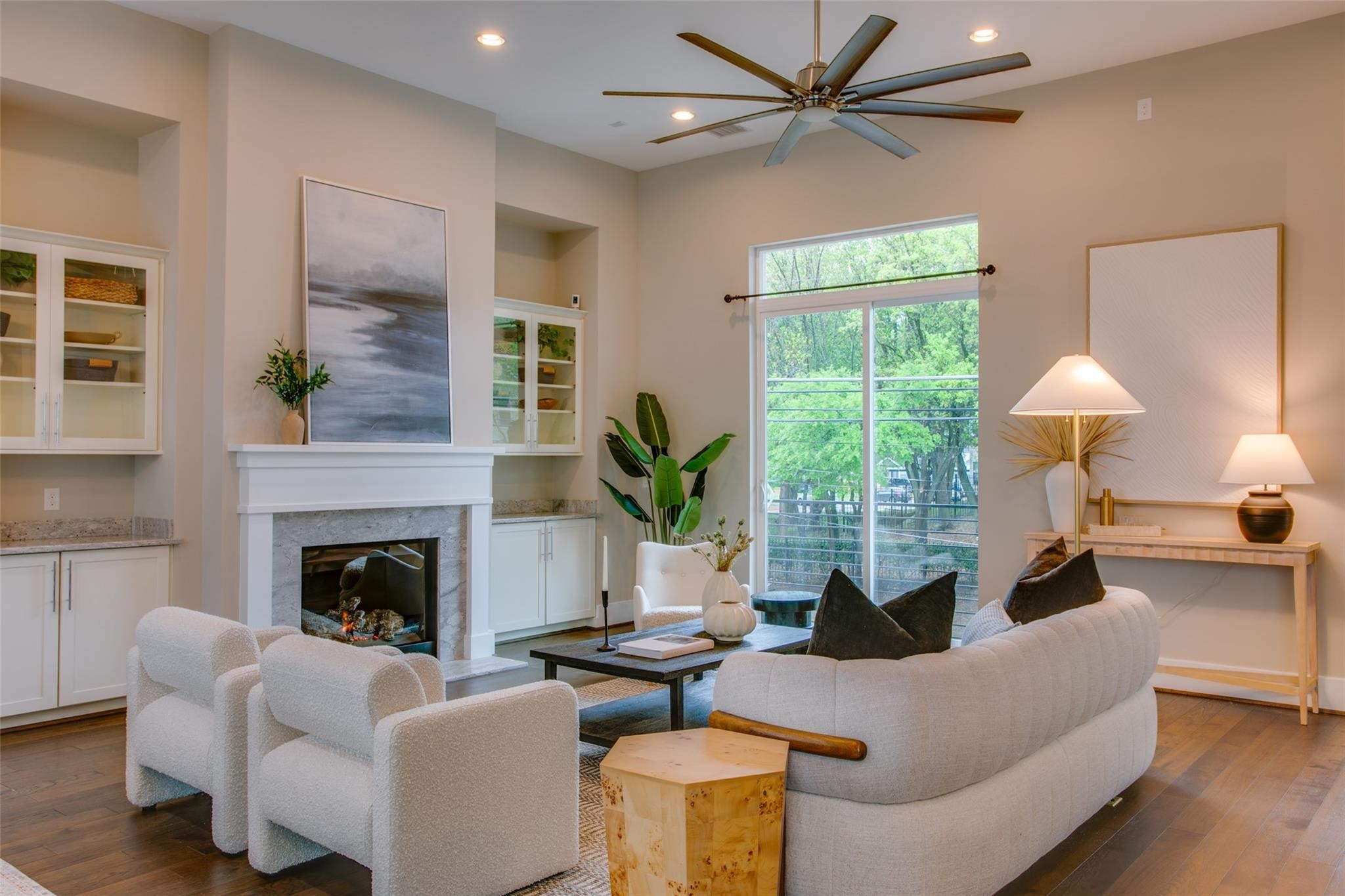 381 E Greenbriar Lane Dallas TX 75203