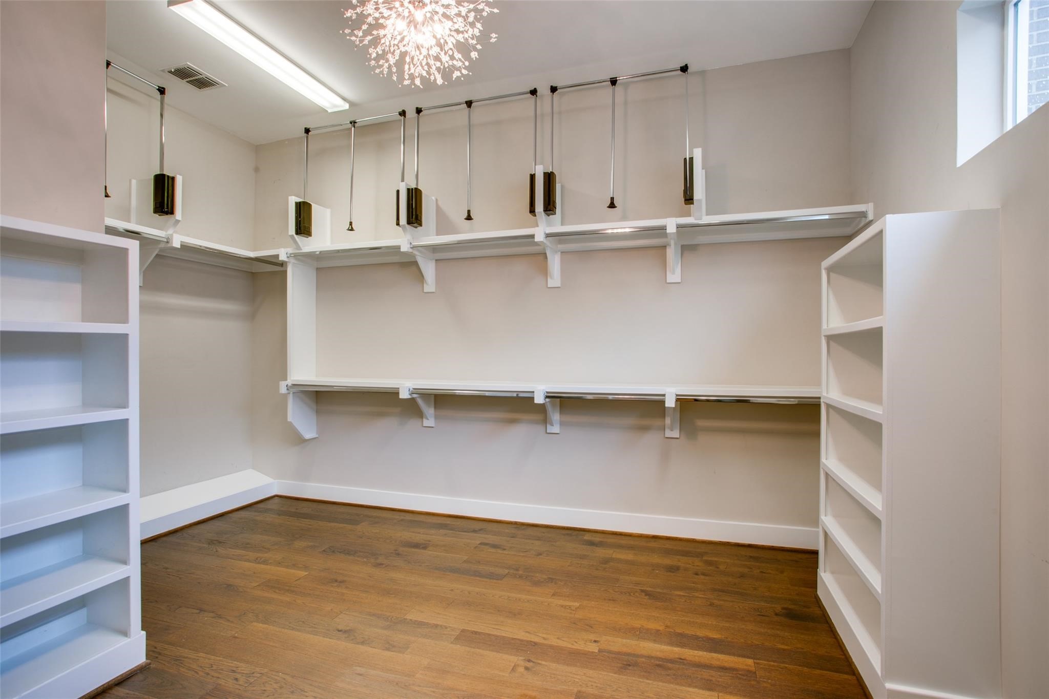 381 E Greenbriar Lane Dallas TX 75203