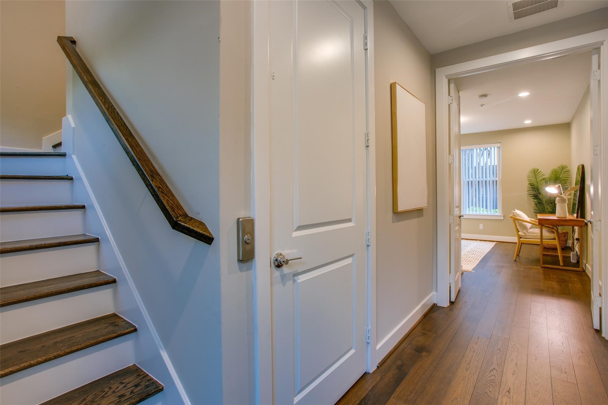 381 E Greenbriar Lane Dallas TX 75203