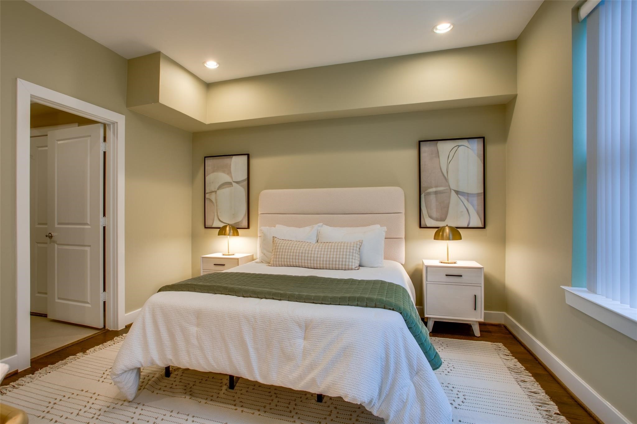 381 E Greenbriar Lane Dallas TX 75203