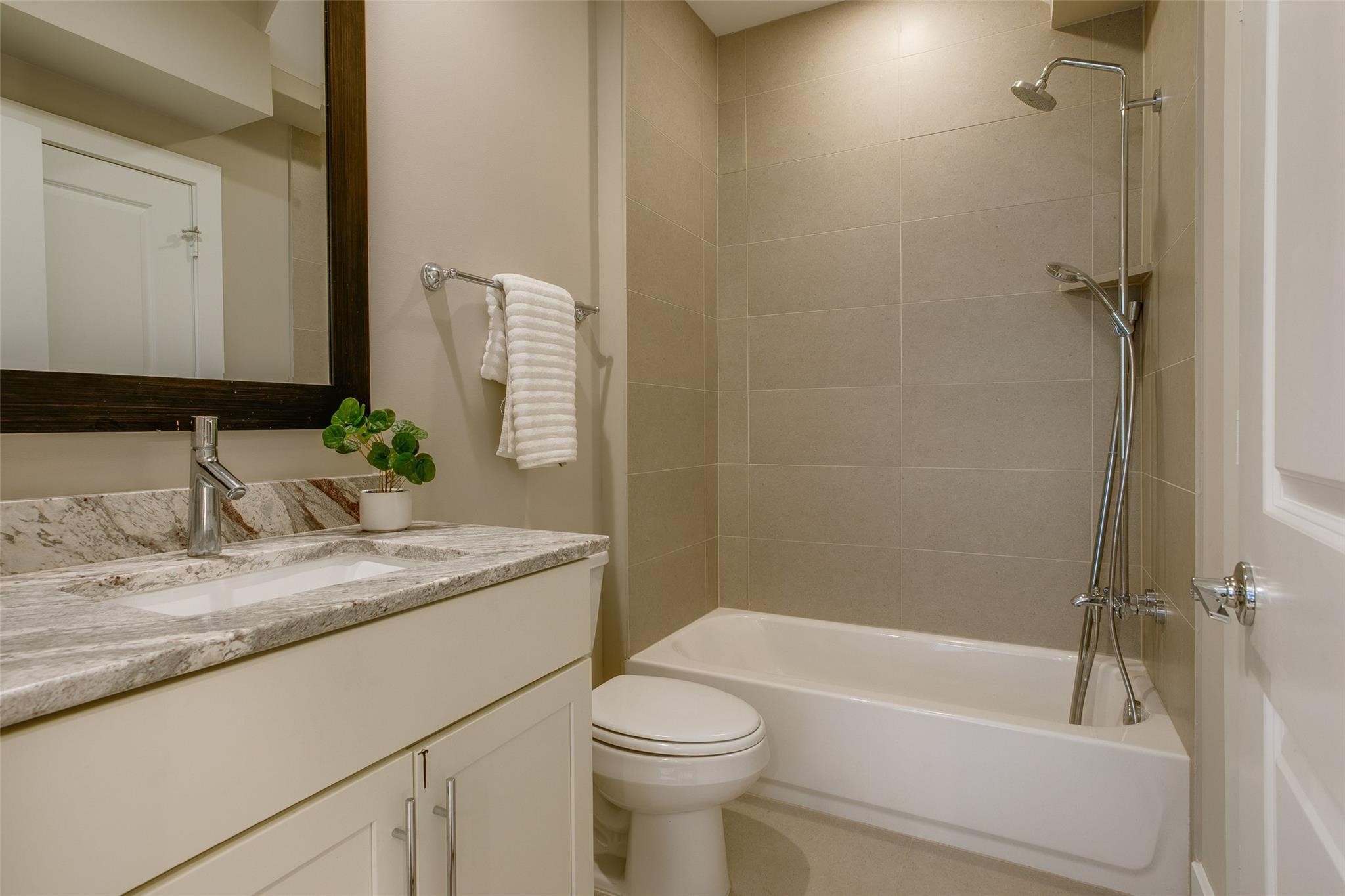 381 E Greenbriar Lane Dallas TX 75203