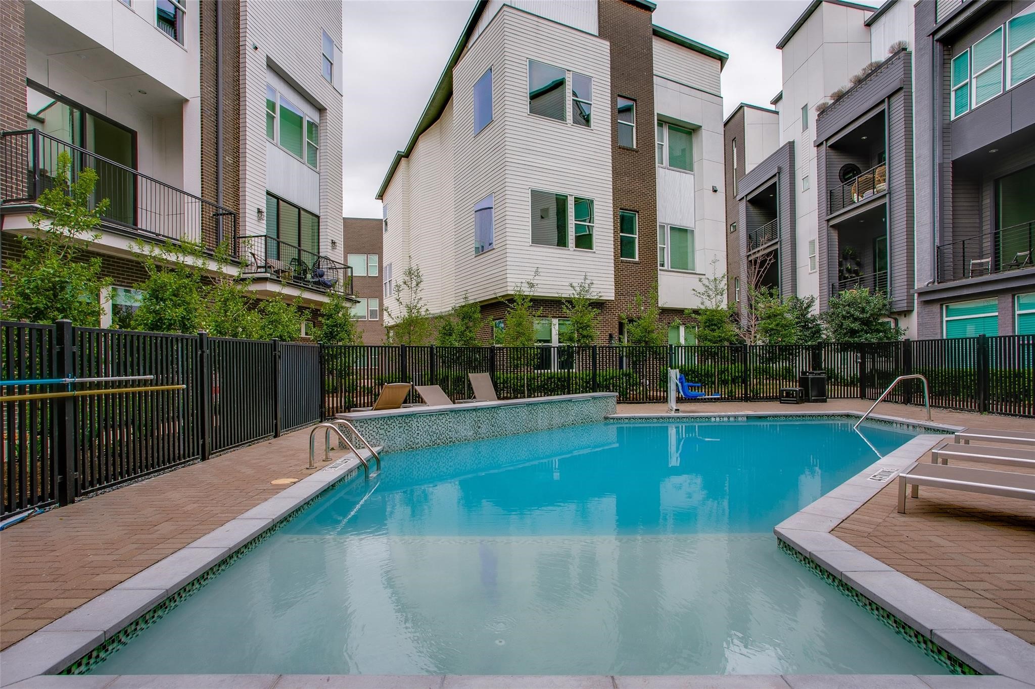 381 E Greenbriar Lane Dallas TX 75203