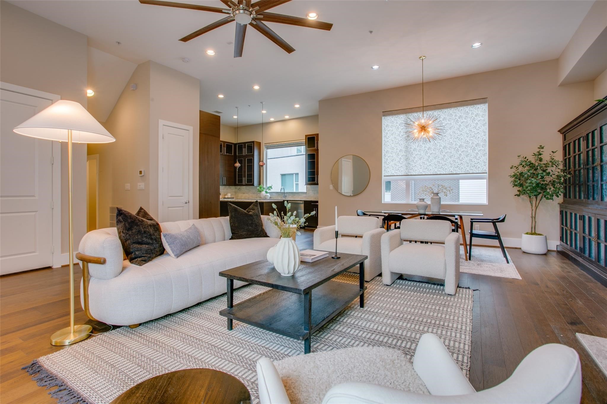 381 E Greenbriar Lane Dallas TX 75203