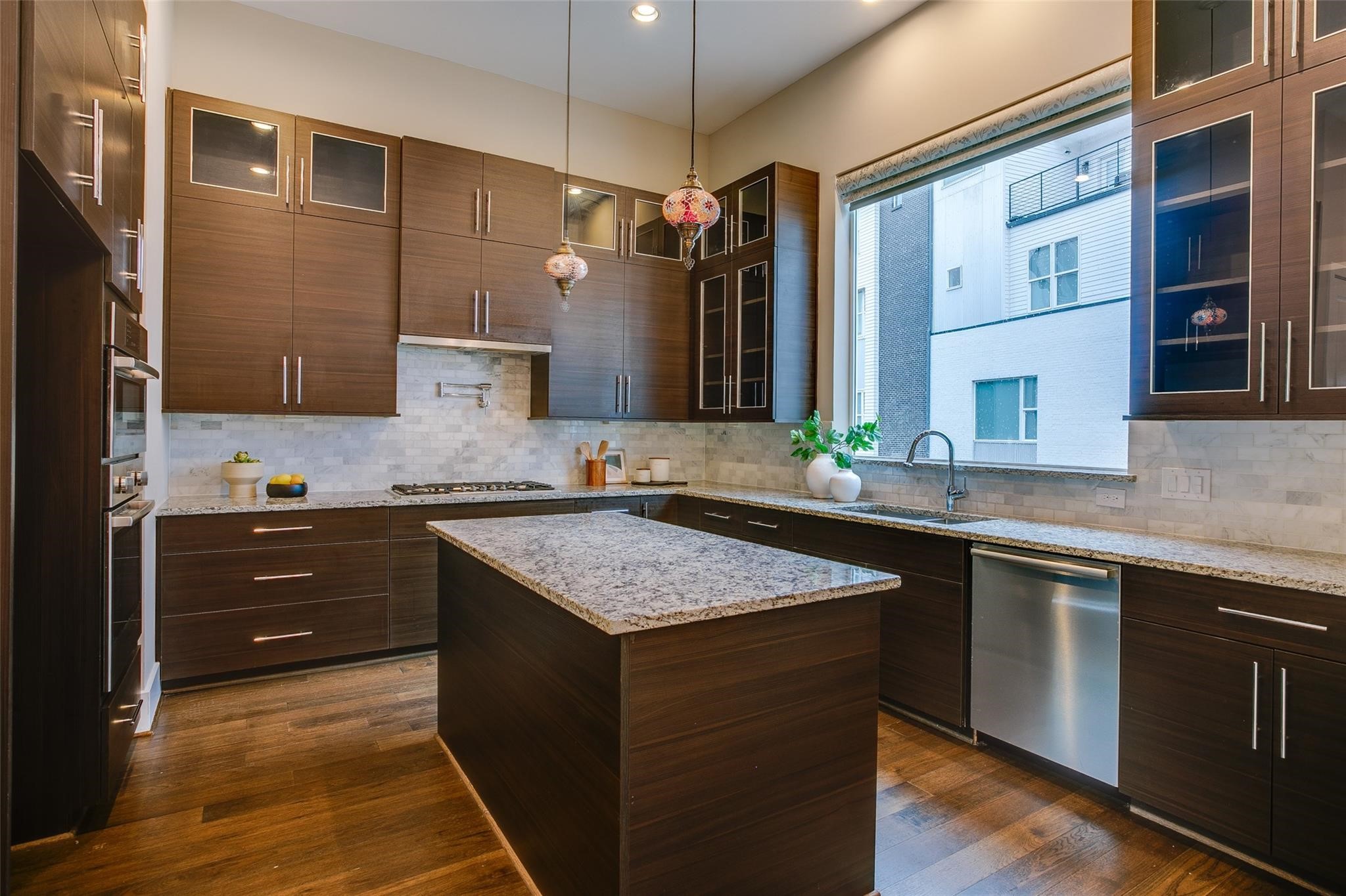 381 E Greenbriar Lane Dallas TX 75203