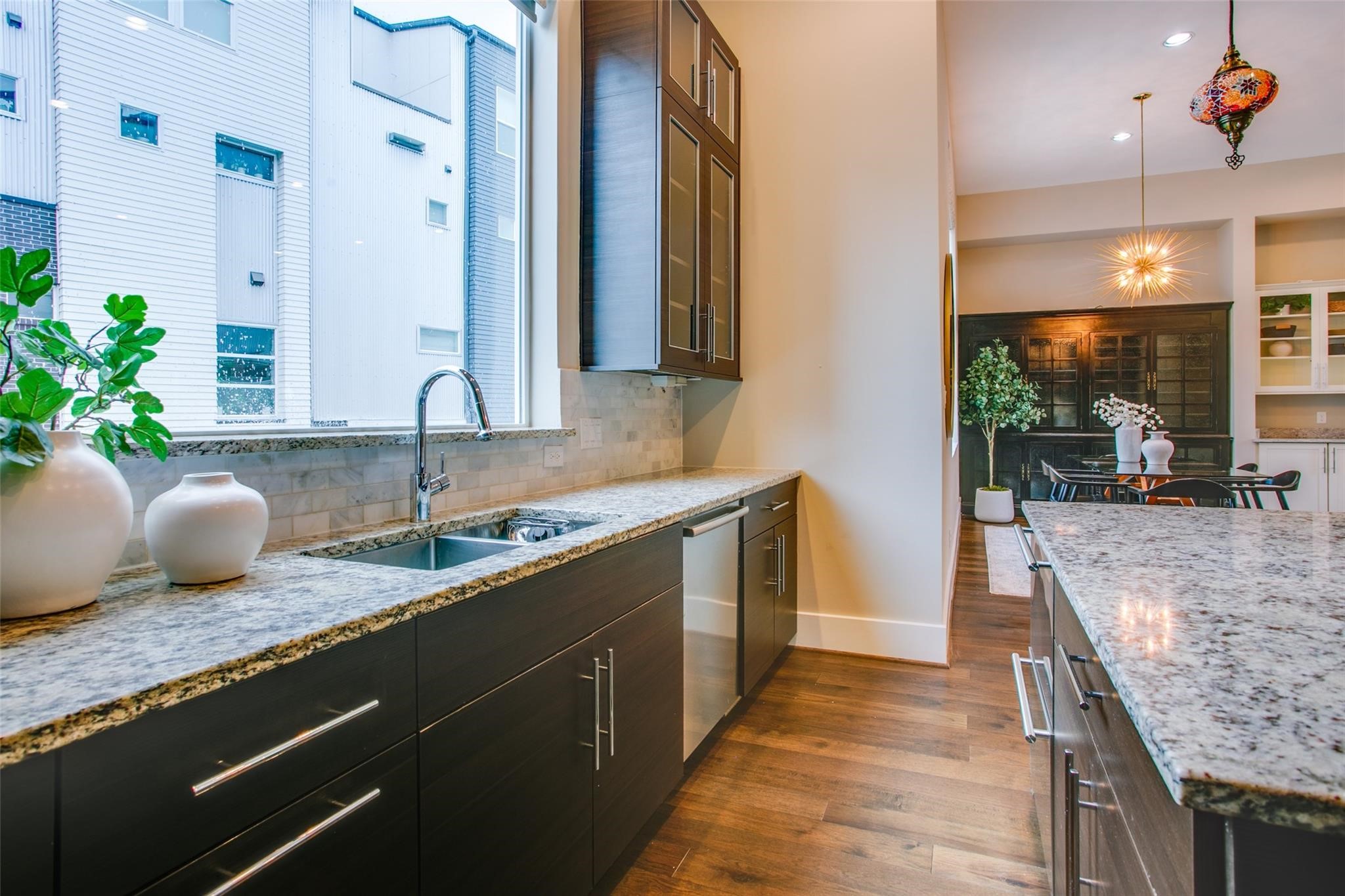 381 E Greenbriar Lane Dallas TX 75203