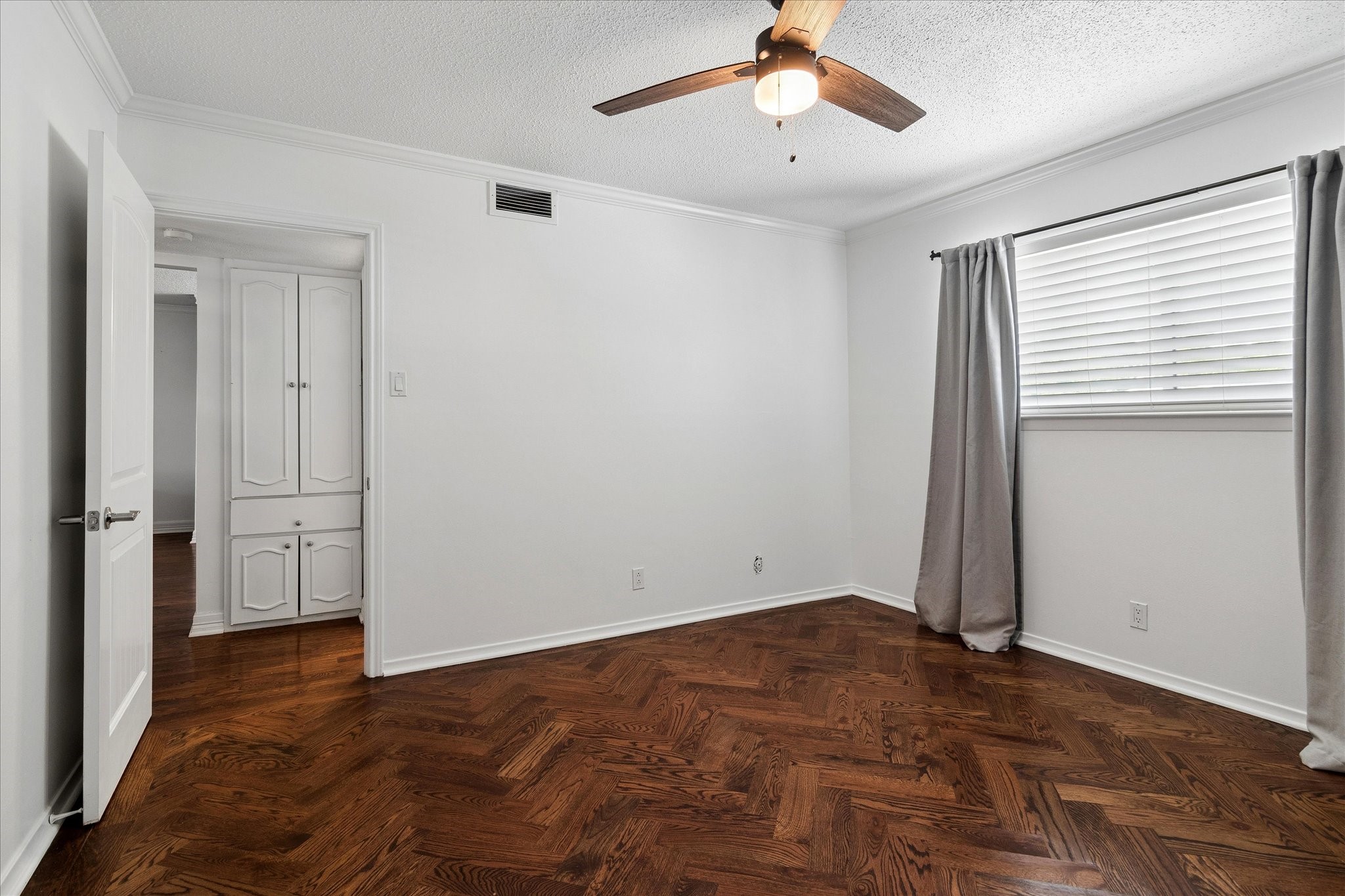 7806 Royal Lane Dallas TX 75230