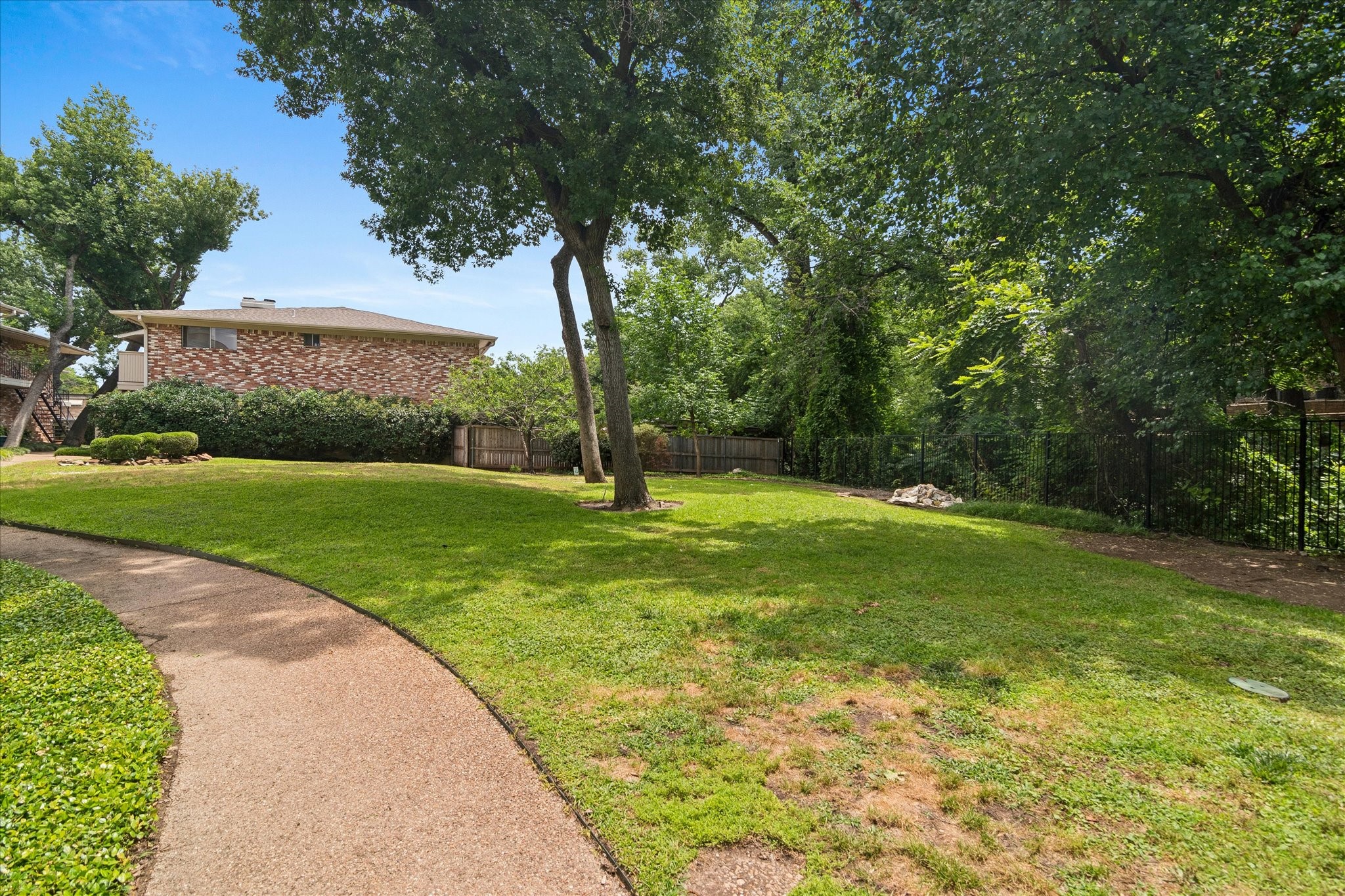 7806 Royal Lane Dallas TX 75230