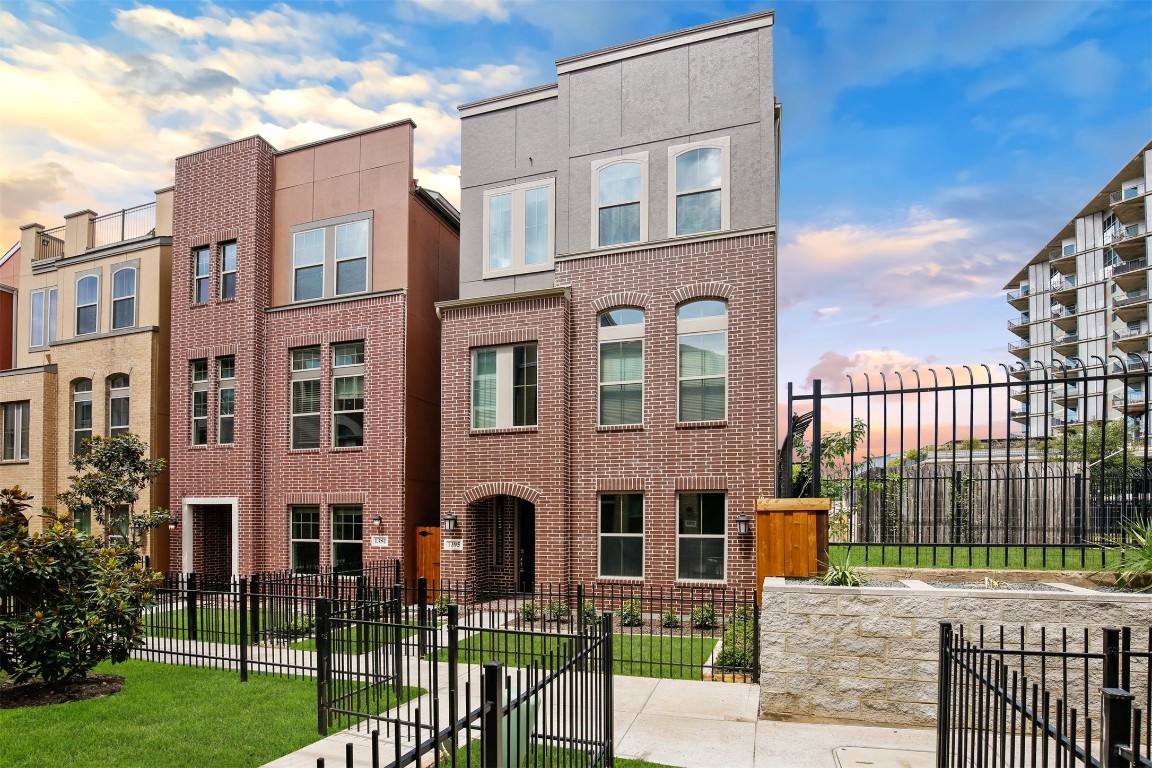 1395 Branchwood Place Dallas TX 75215