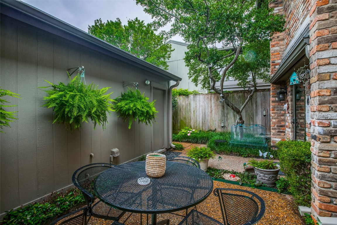 9525 Highland View Drive Dallas TX 75238