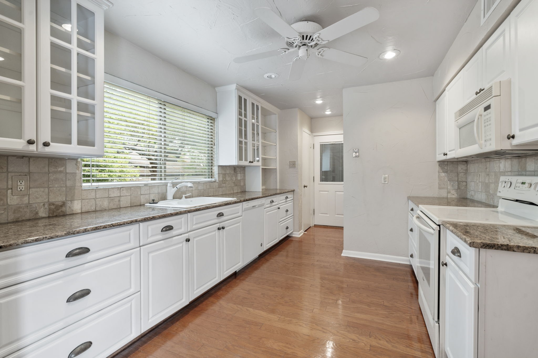 9610 Glenacre Dallas TX 75243