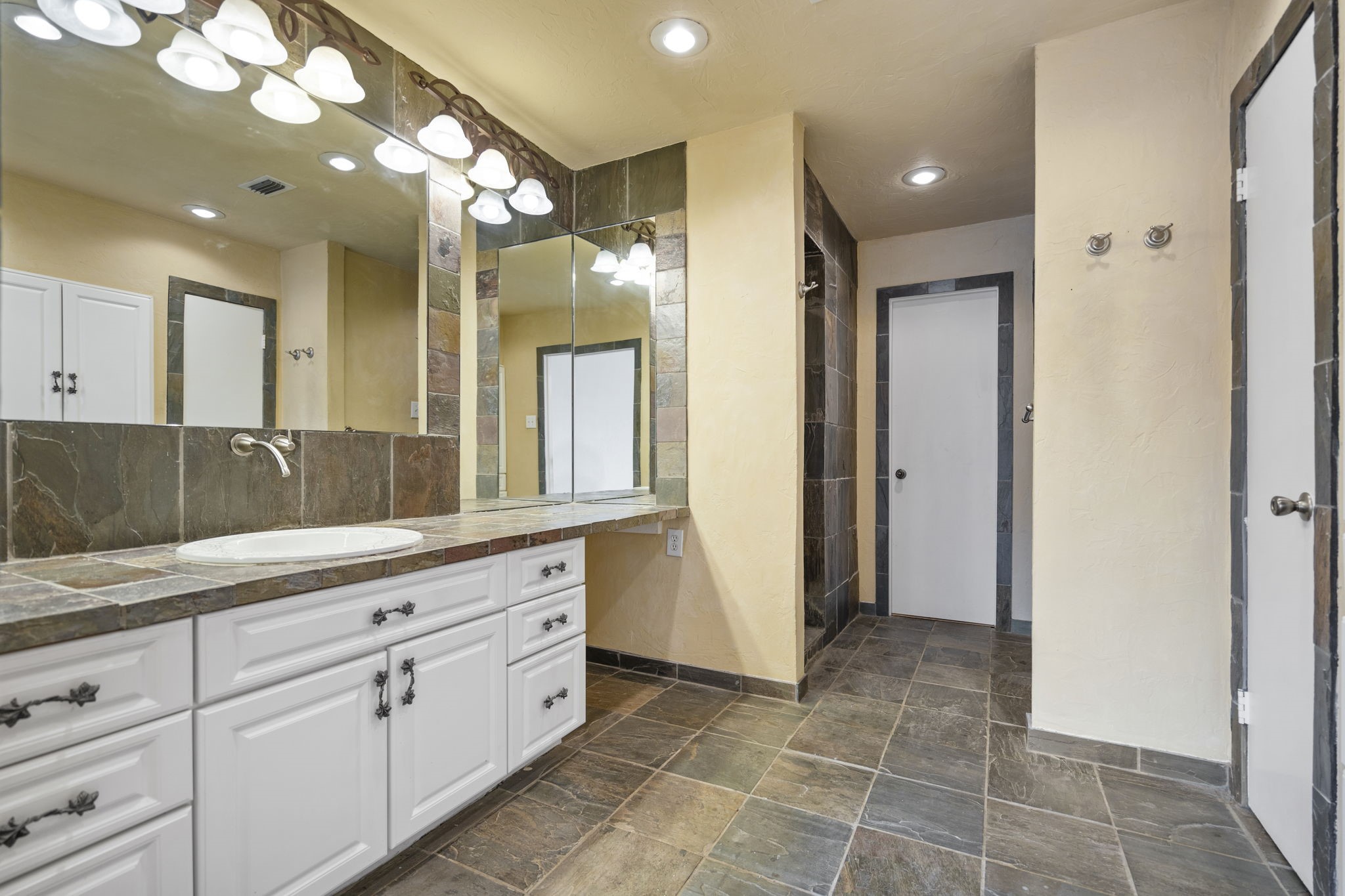 9610 Glenacre Dallas TX 75243