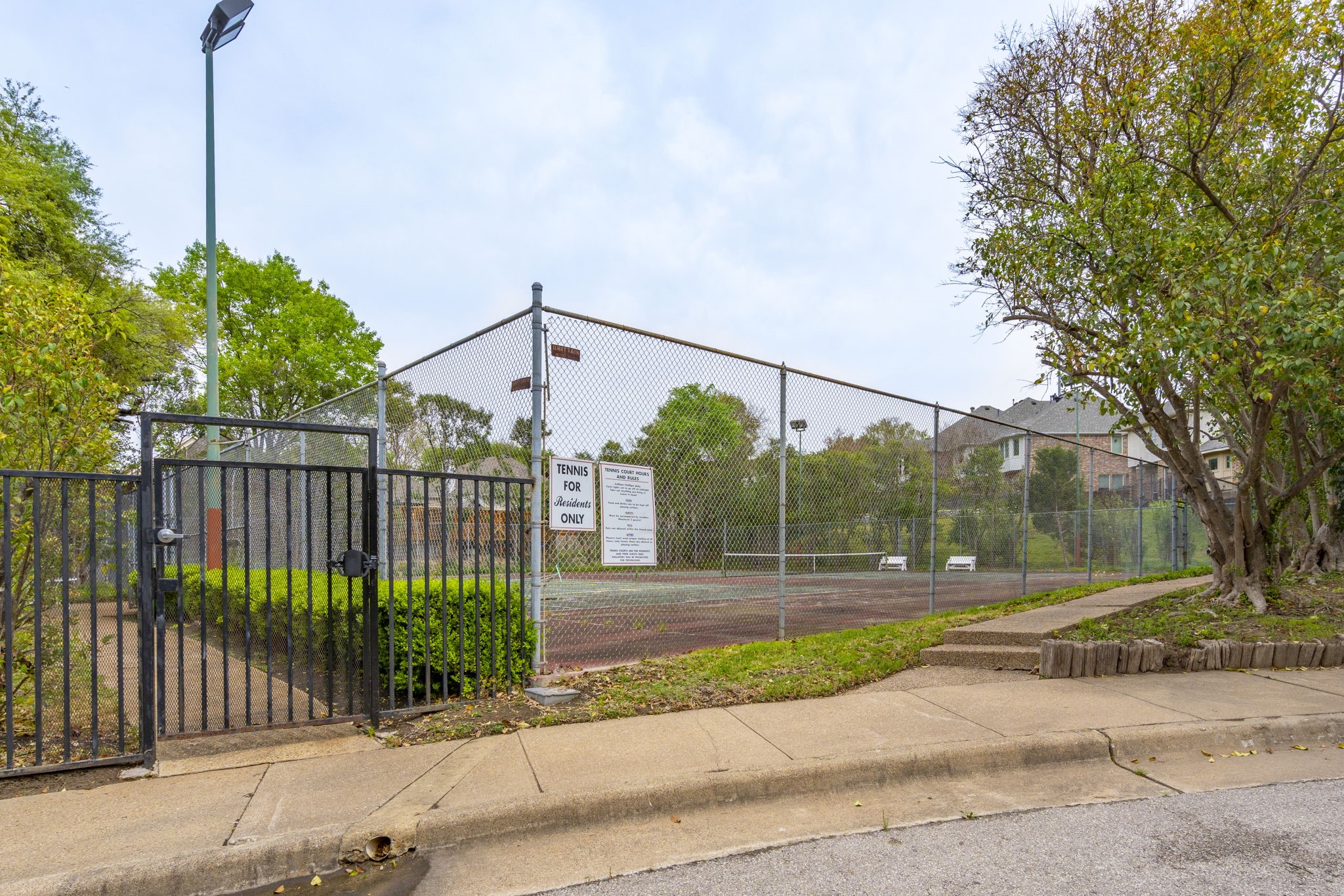 9610 Glenacre Dallas TX 75243