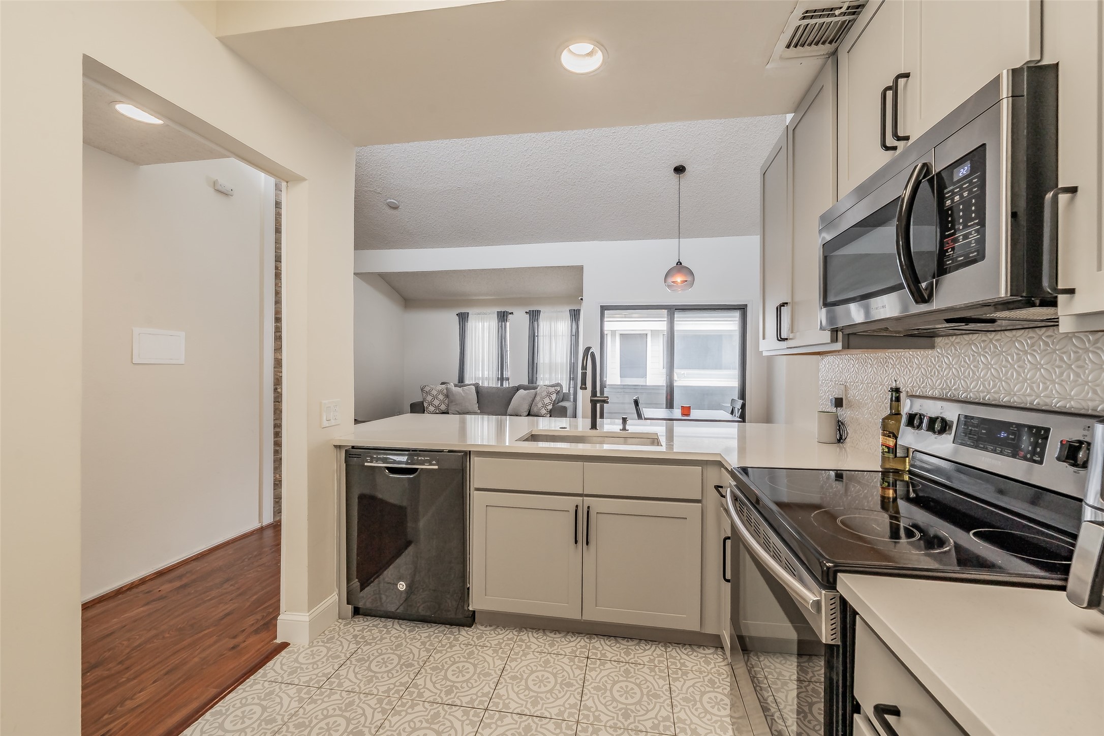 17490 Meandering Way Dallas TX 75252