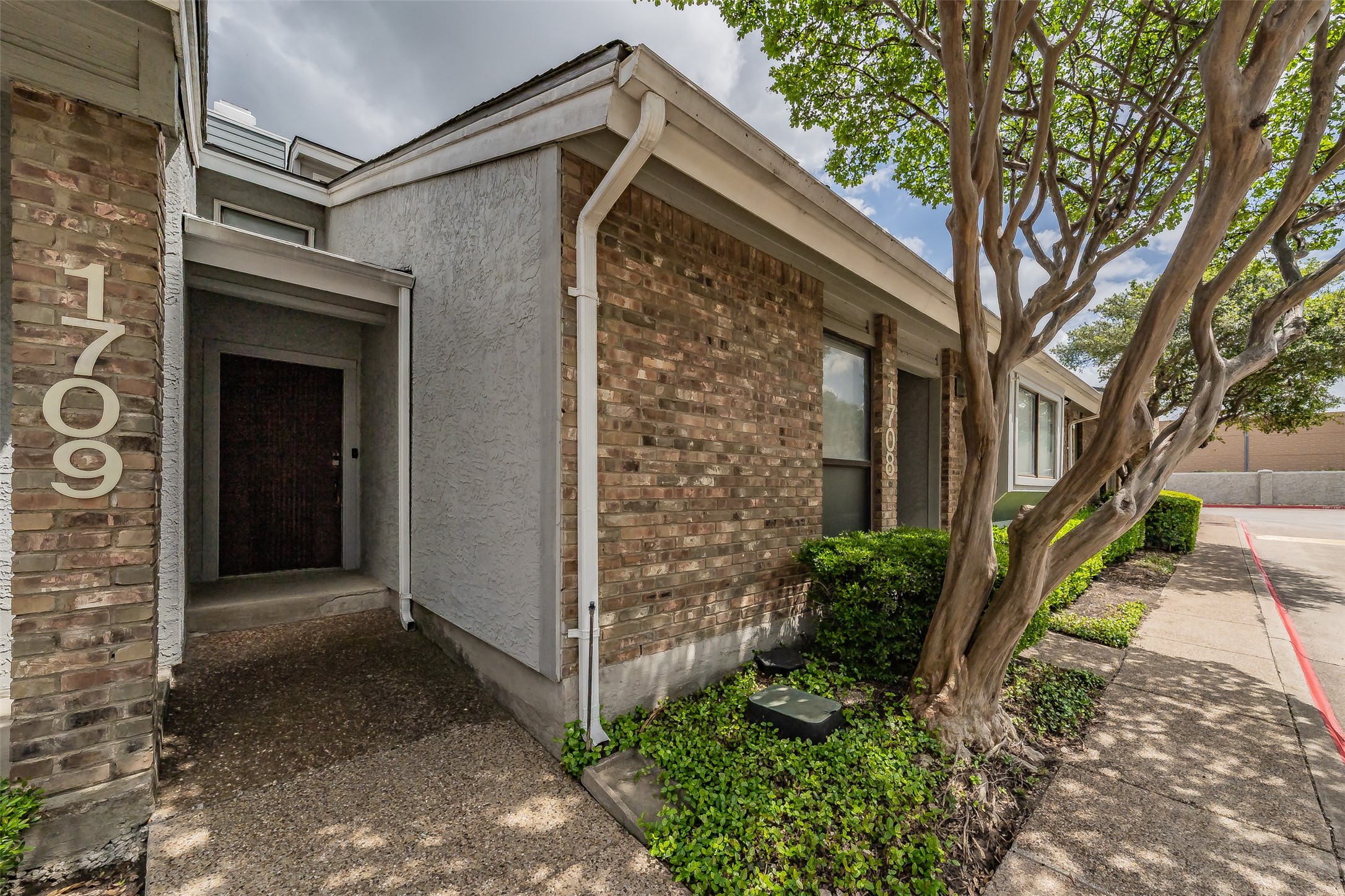 17490 Meandering Way Dallas TX 75252