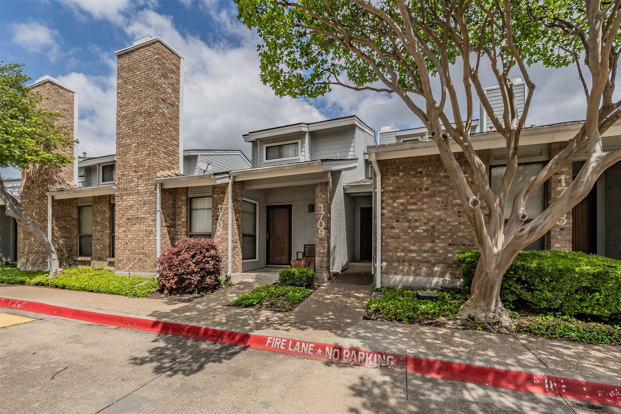 17490 Meandering Way Dallas TX 75252