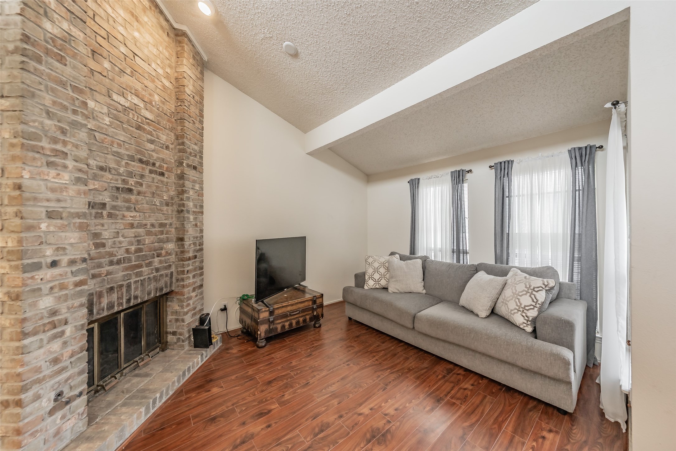 17490 Meandering Way Dallas TX 75252