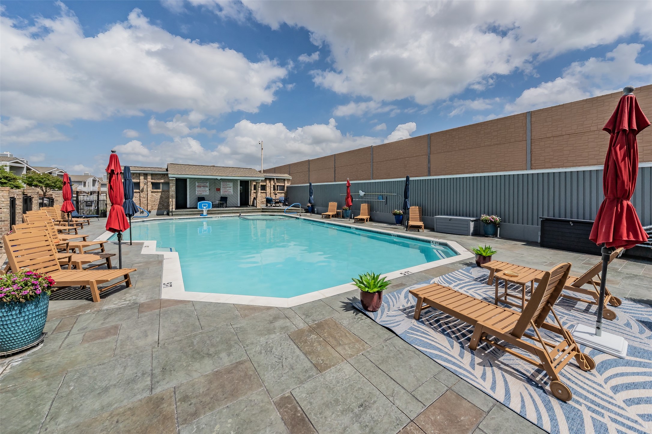 17490 Meandering Way Dallas TX 75252