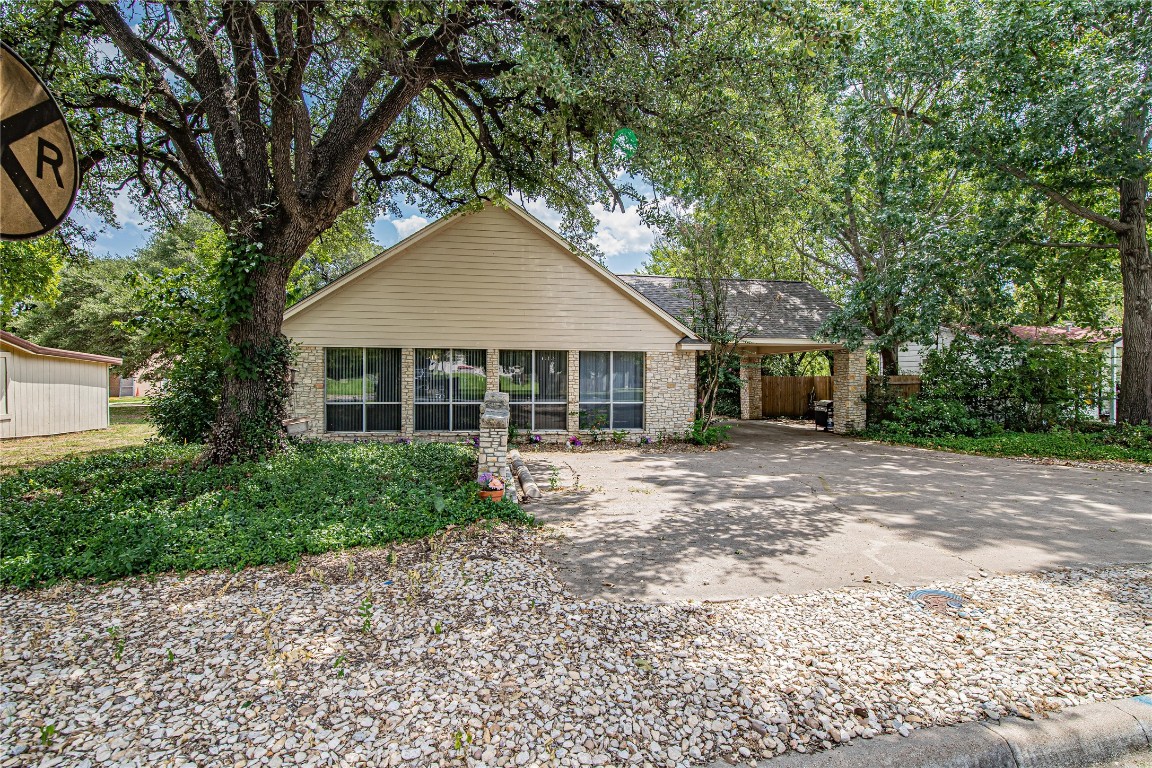 524 N Crockett Street Granbury TX 76048