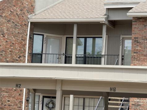 2736 Silver Creek Drive Arlington TX 76006