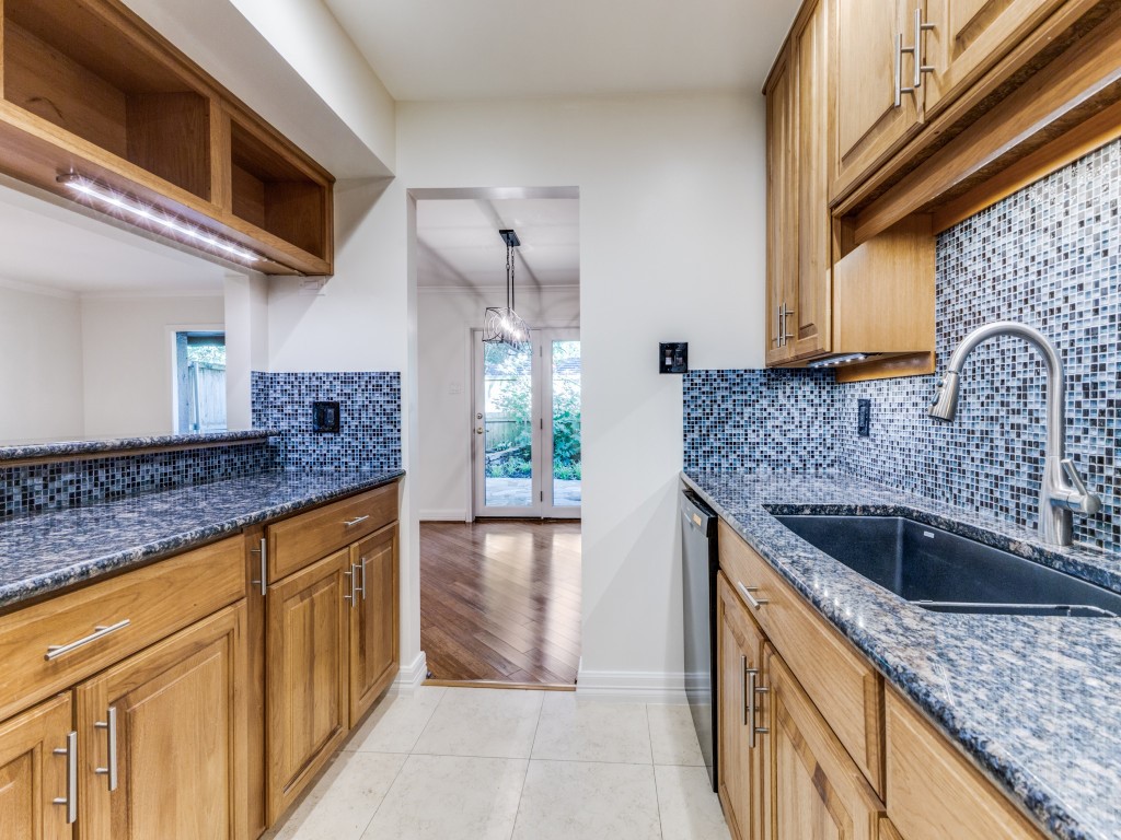 6993 Helsem Way Dallas TX 75230