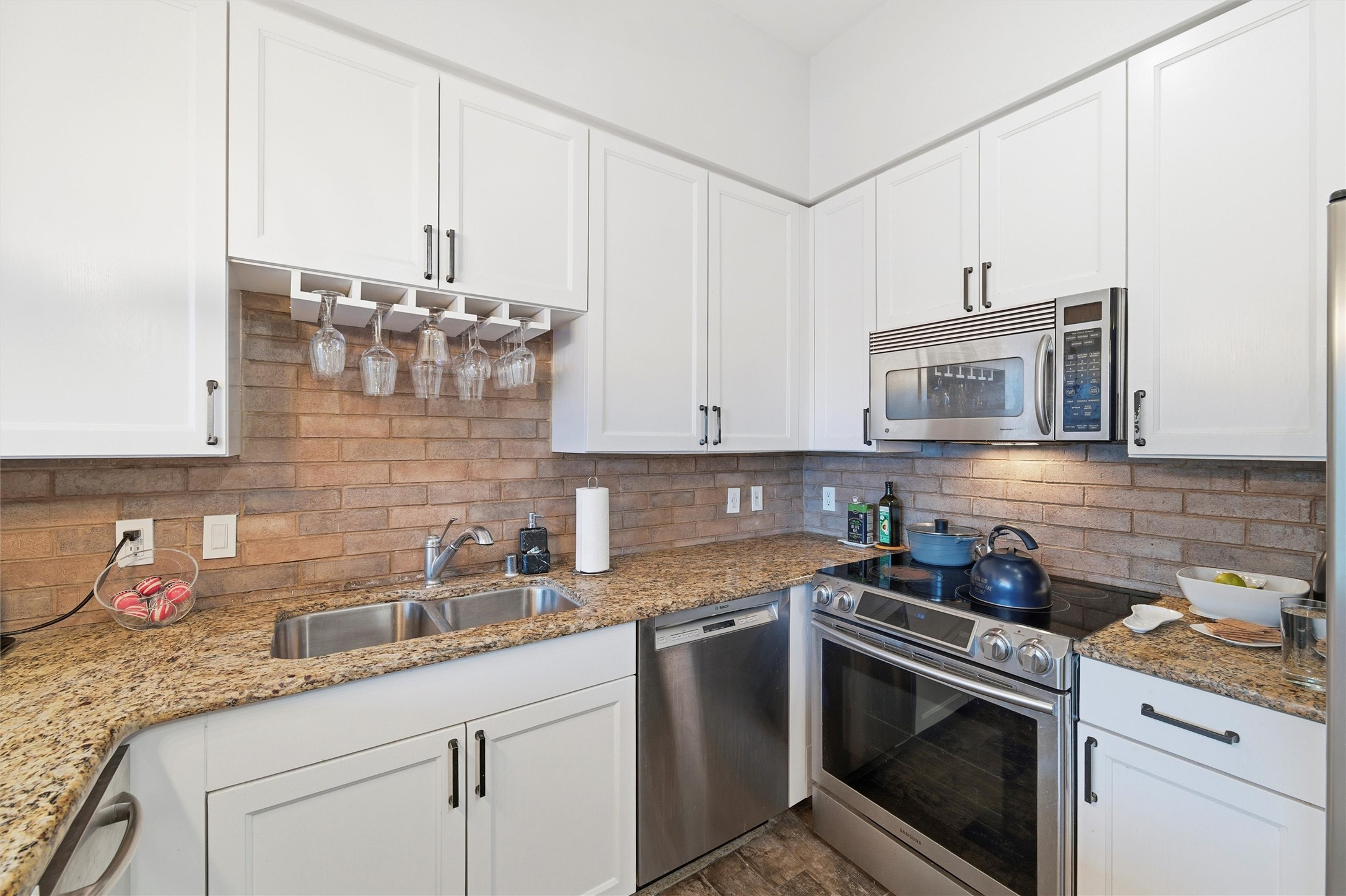 3225 Turtle Creek Boulevard Dallas TX 75219