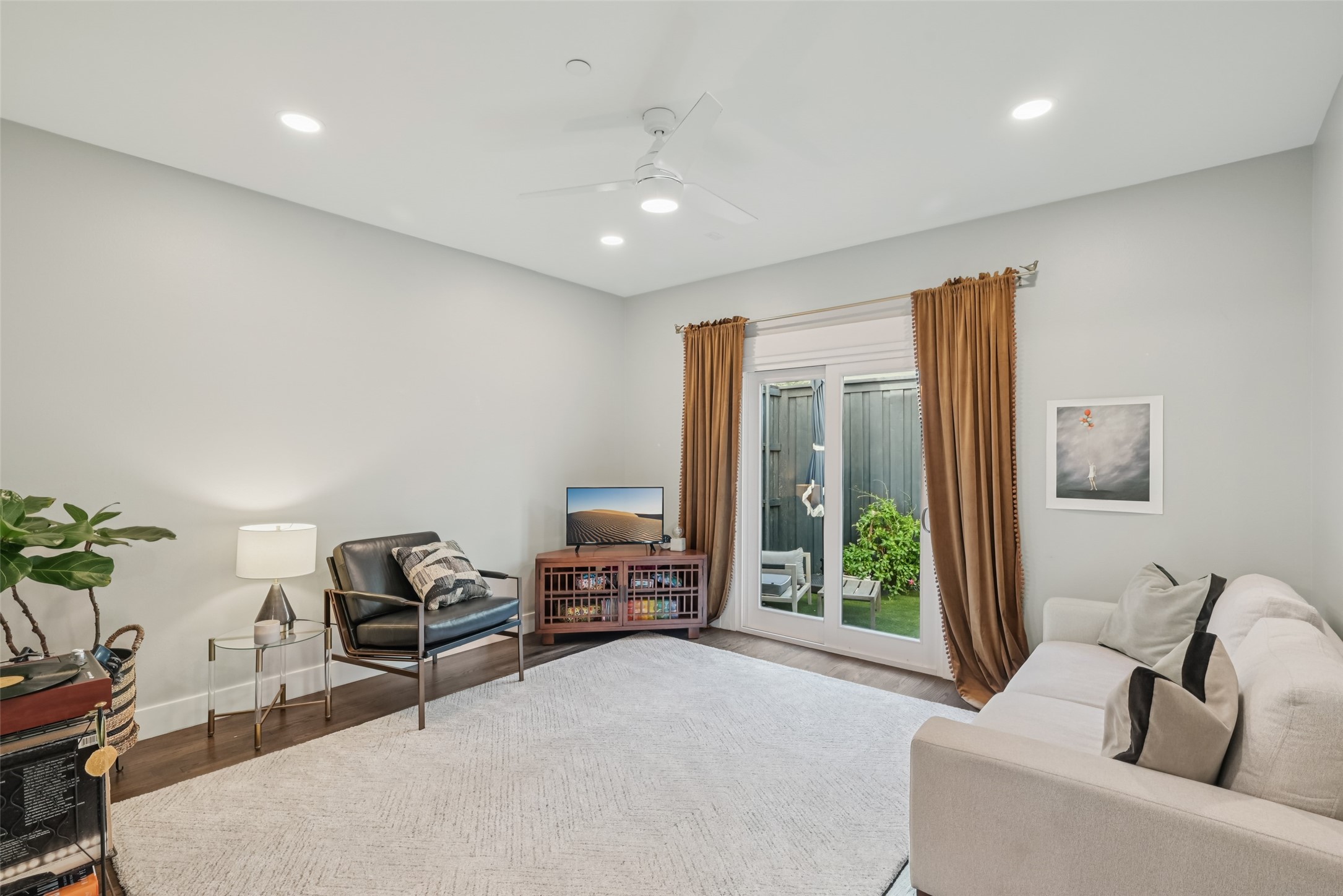 3926 Holland Avenue Dallas TX 75219