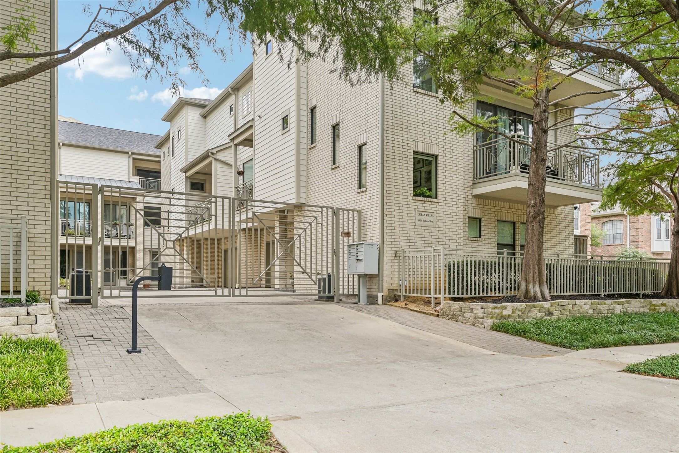 3926 Holland Avenue Dallas TX 75219