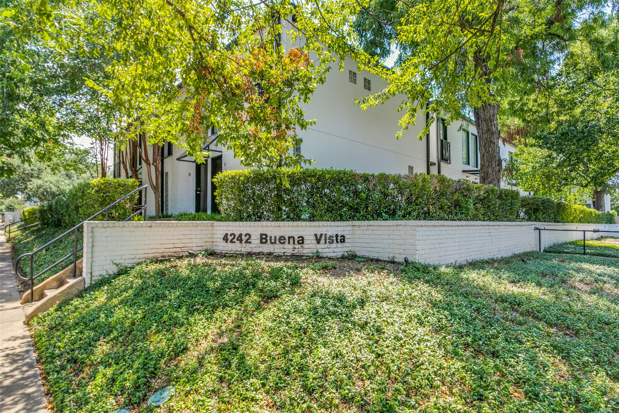 4242 Buena Vista Street Dallas TX 75205