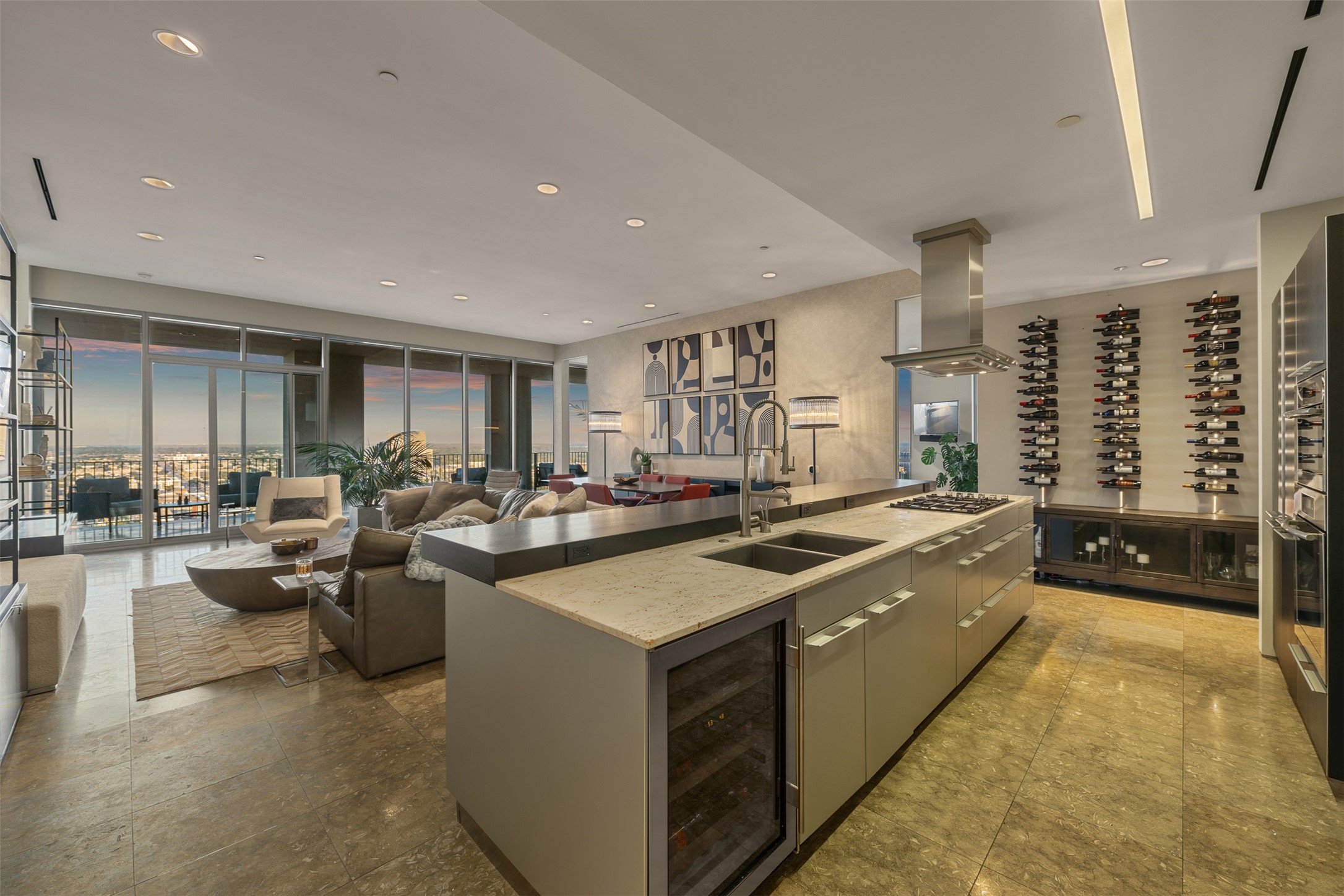 Dallas TX, 1717 Arts Plaza, Unit 2202