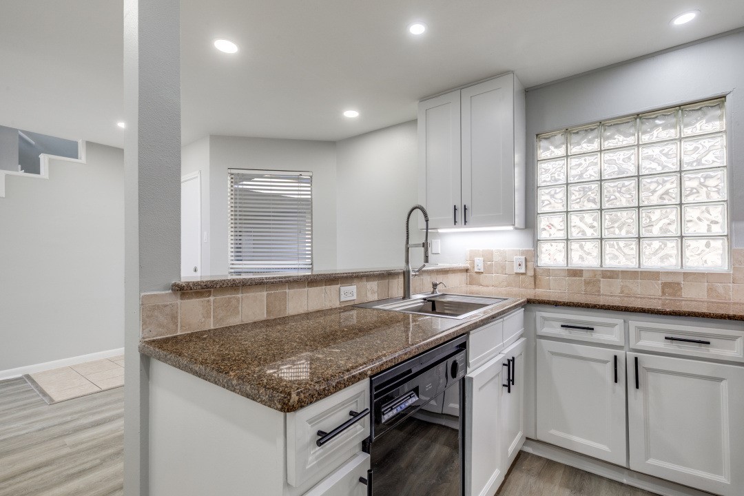 4221 Cole Avenue Dallas TX 75205