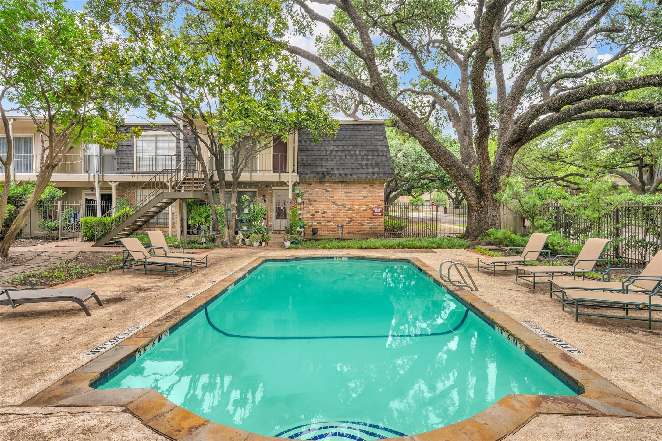 5305 Fleetwood Oaks Avenue Dallas TX 75235