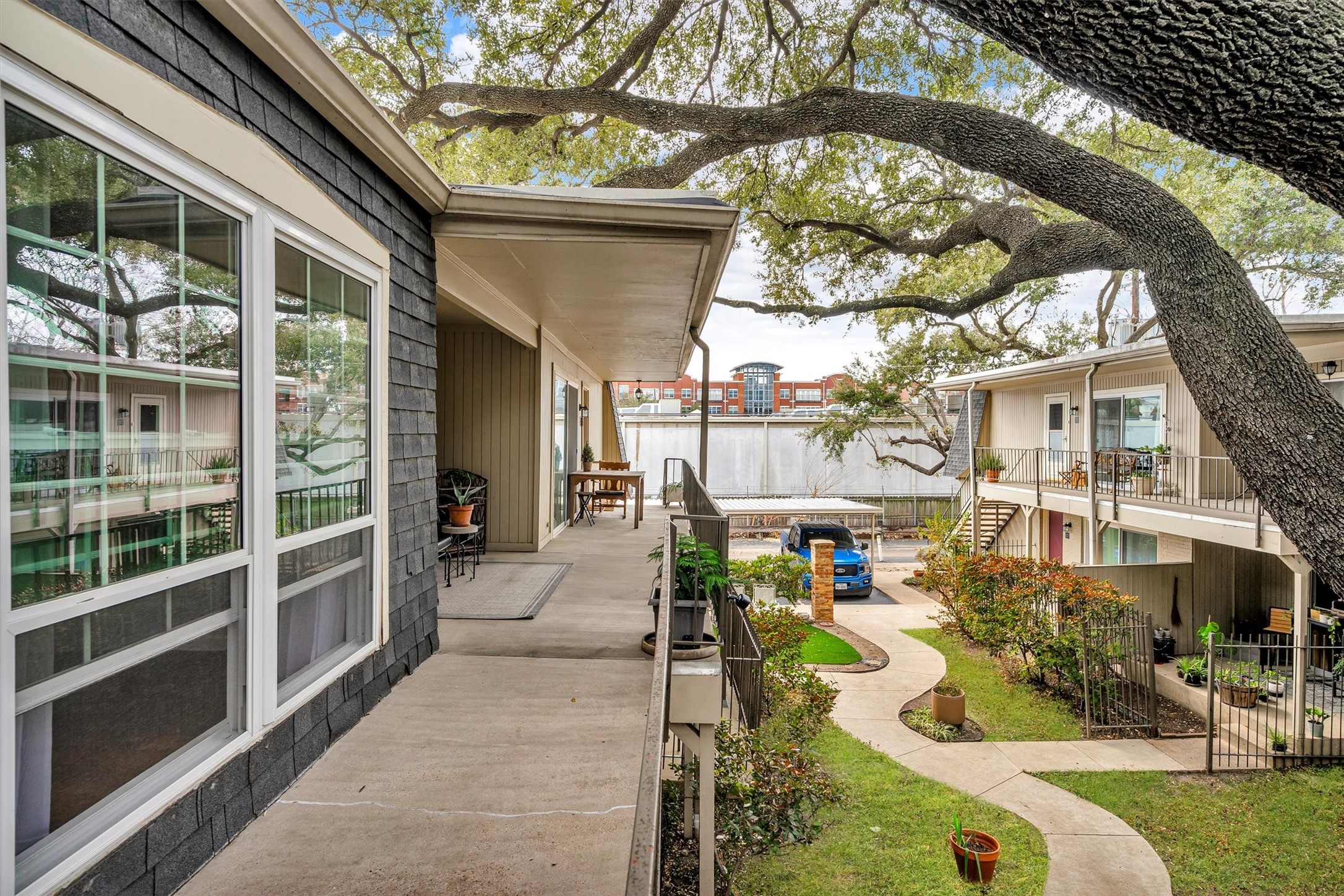 5305 Fleetwood Oaks Avenue Dallas TX 75235