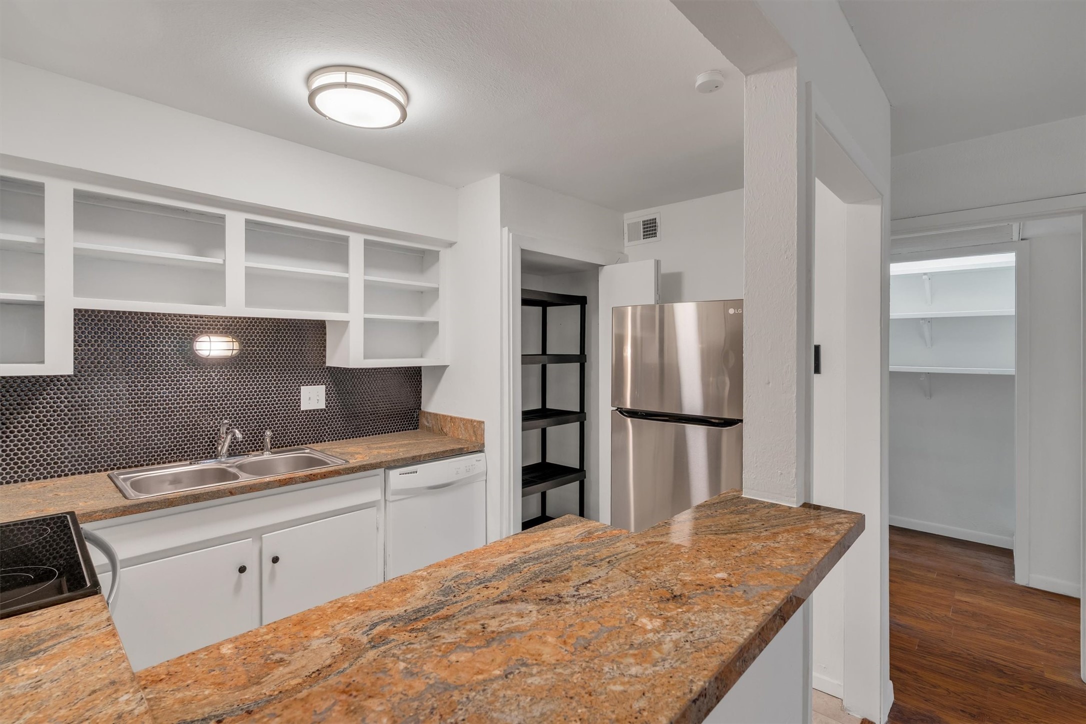 5305 Fleetwood Oaks Avenue Dallas TX 75235