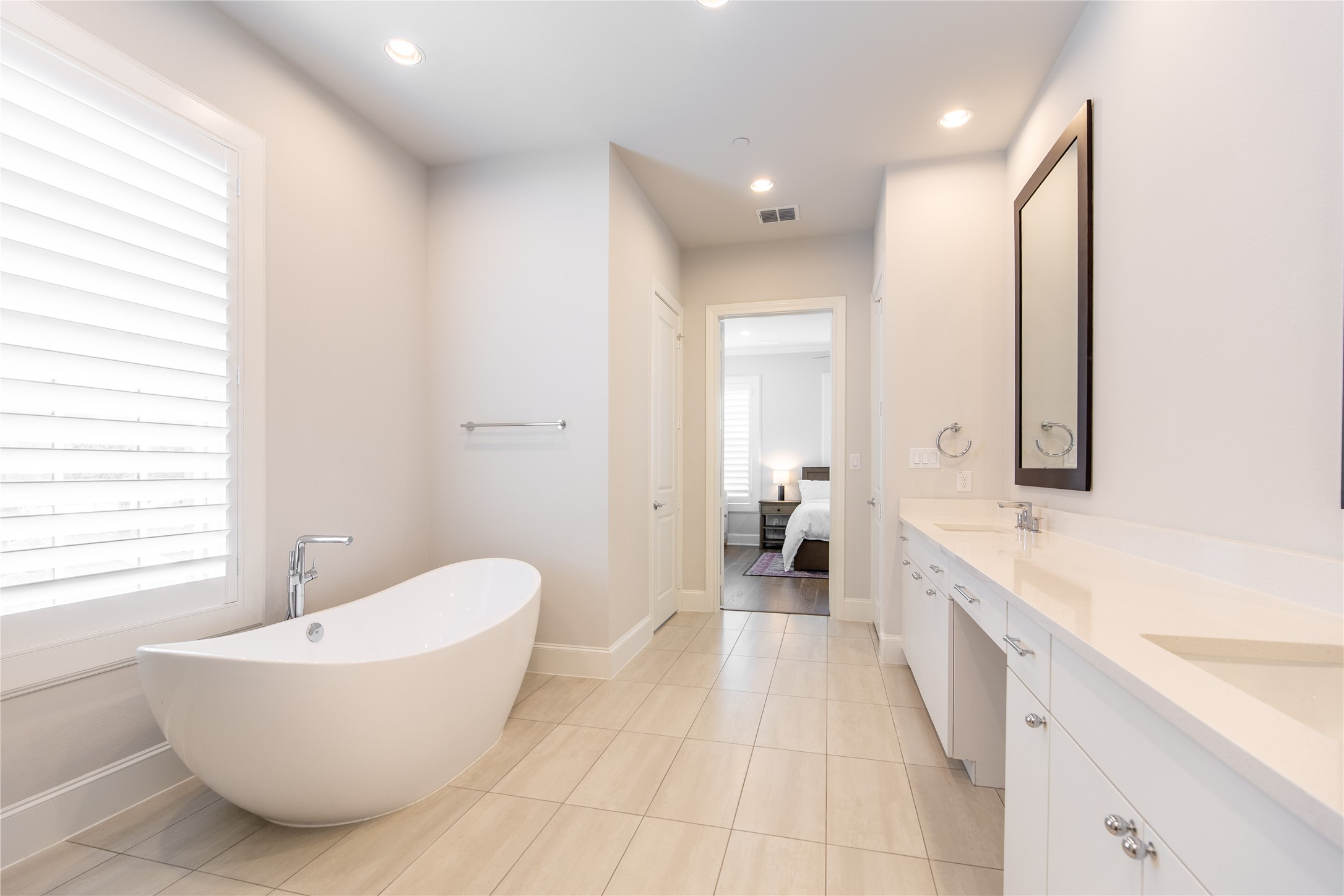 14948 Oak Street Addison TX 75001