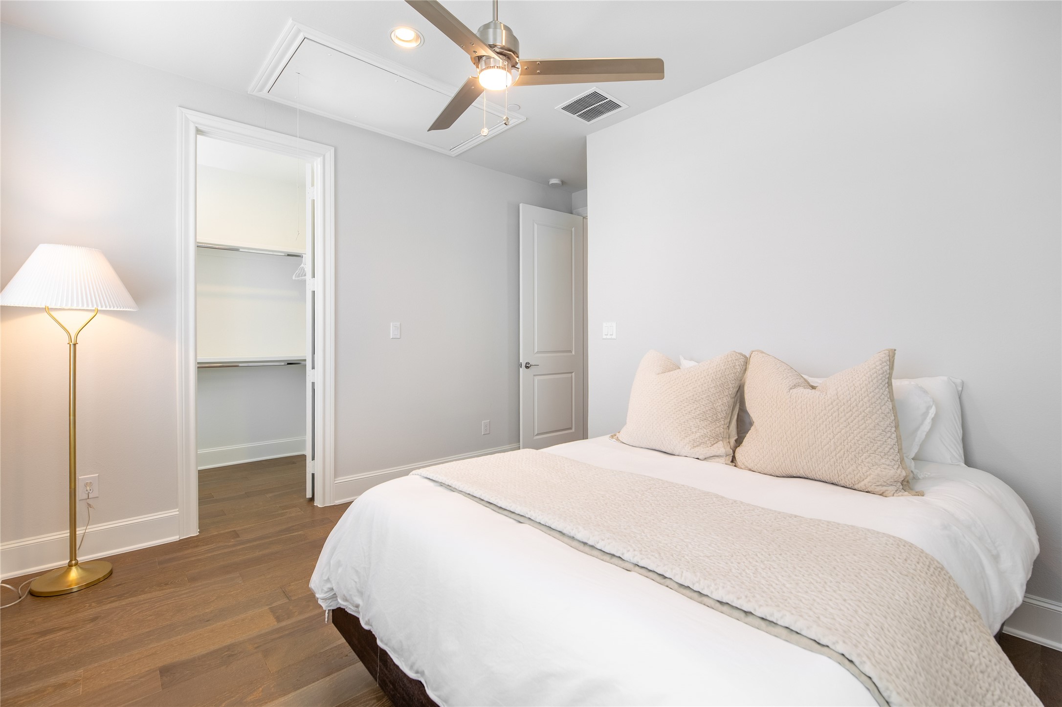 14948 Oak Street Addison TX 75001