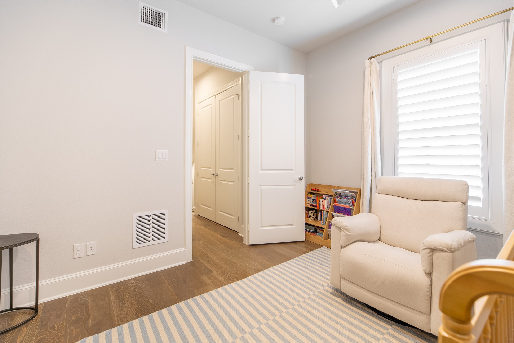 14948 Oak Street Addison TX 75001
