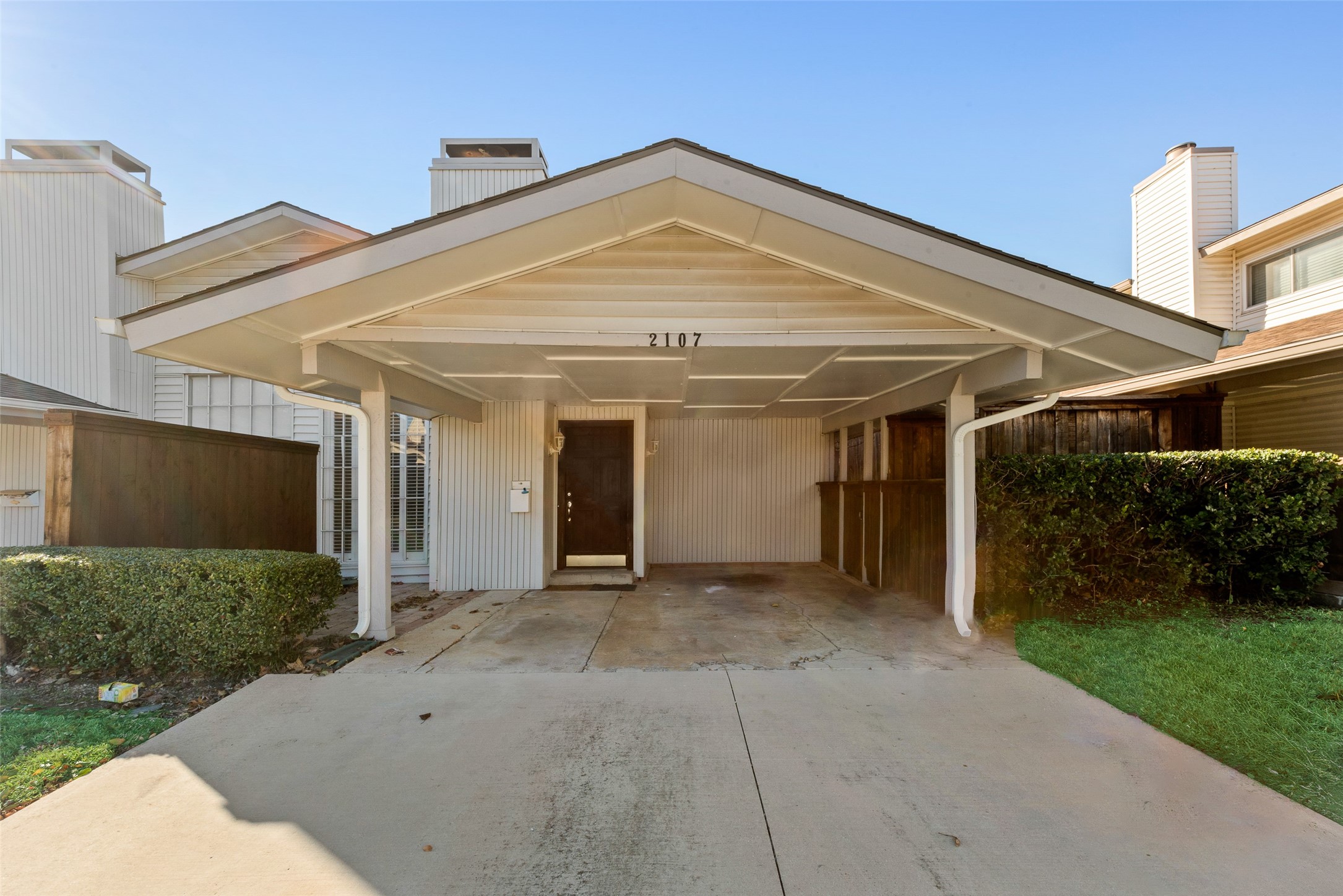 2107 Via Catalina Carrollton TX 75006