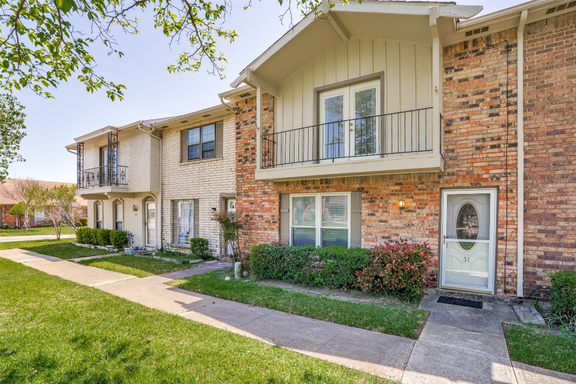 51 W Townhouse Lane Grand Prairie TX 75052