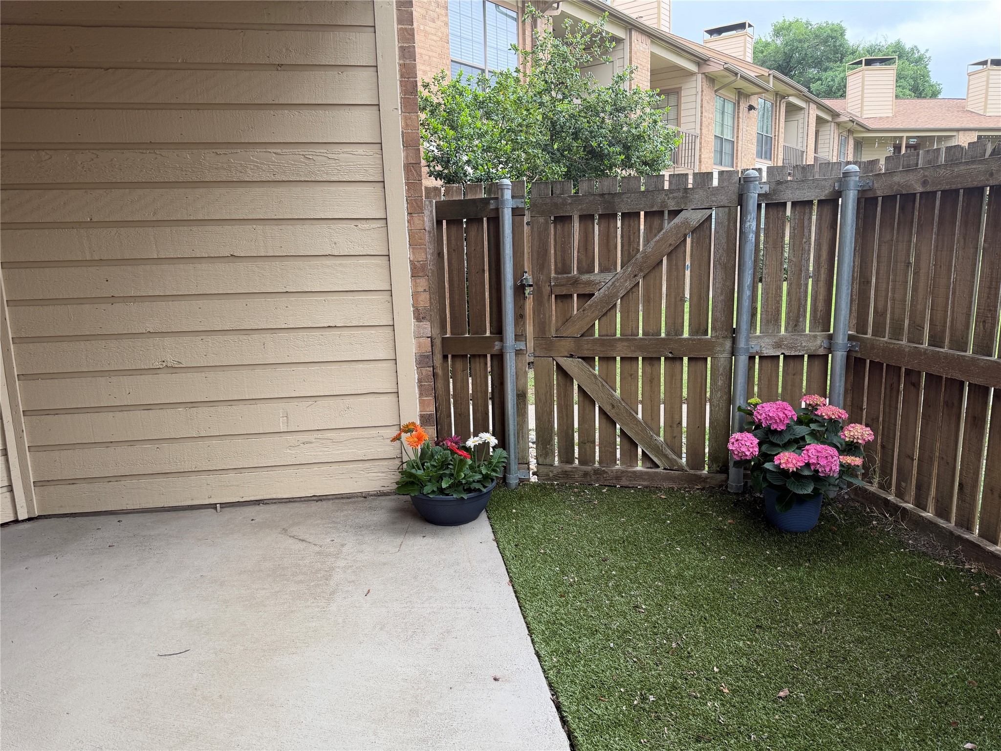 16301 Ledgemont Lane Addison TX 75001