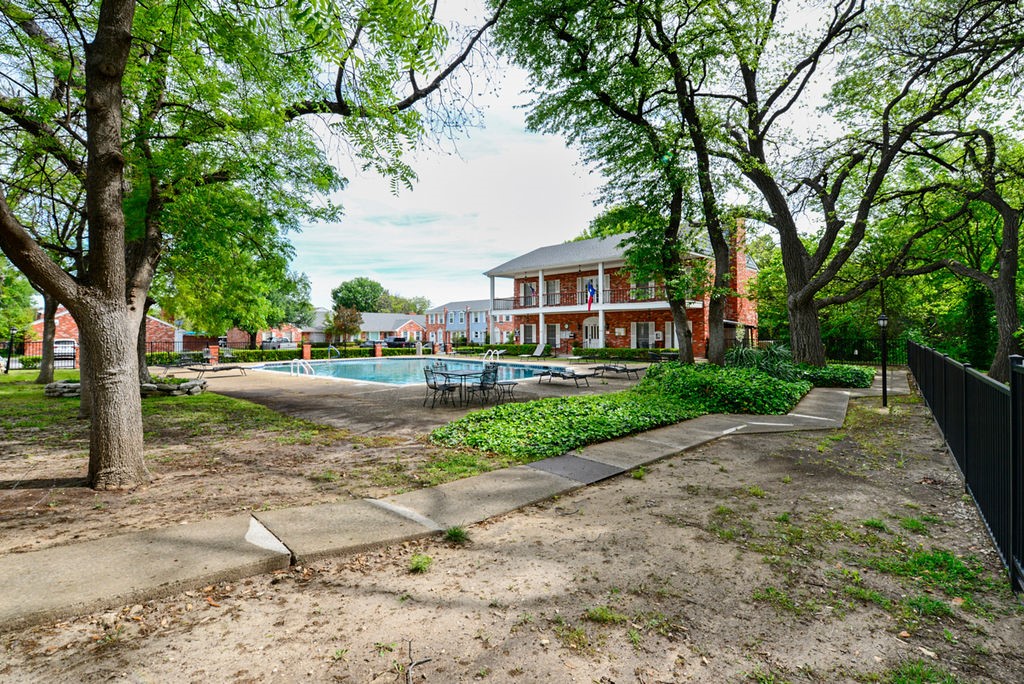 933 Roaring Springs Road Fort Worth TX 76114