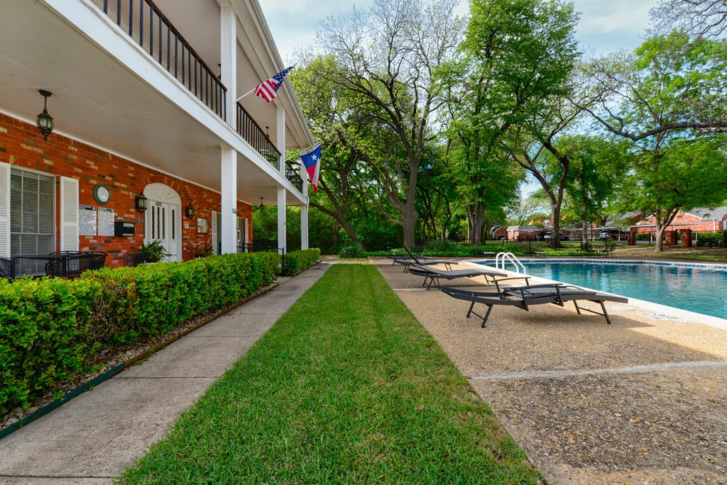 933 Roaring Springs Road Fort Worth TX 76114